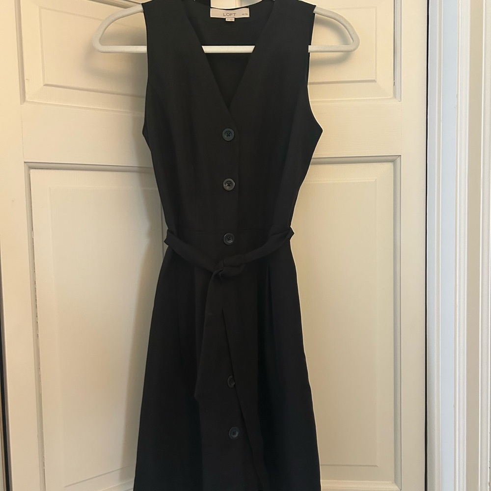 Elegant Black Sleeveless Button Down Dress